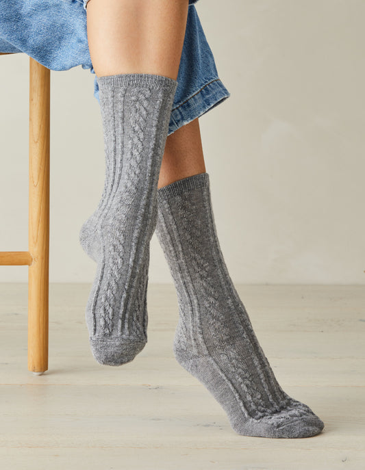 Woman wearing Simon de Winter Women's Cable Wool Crew Socks