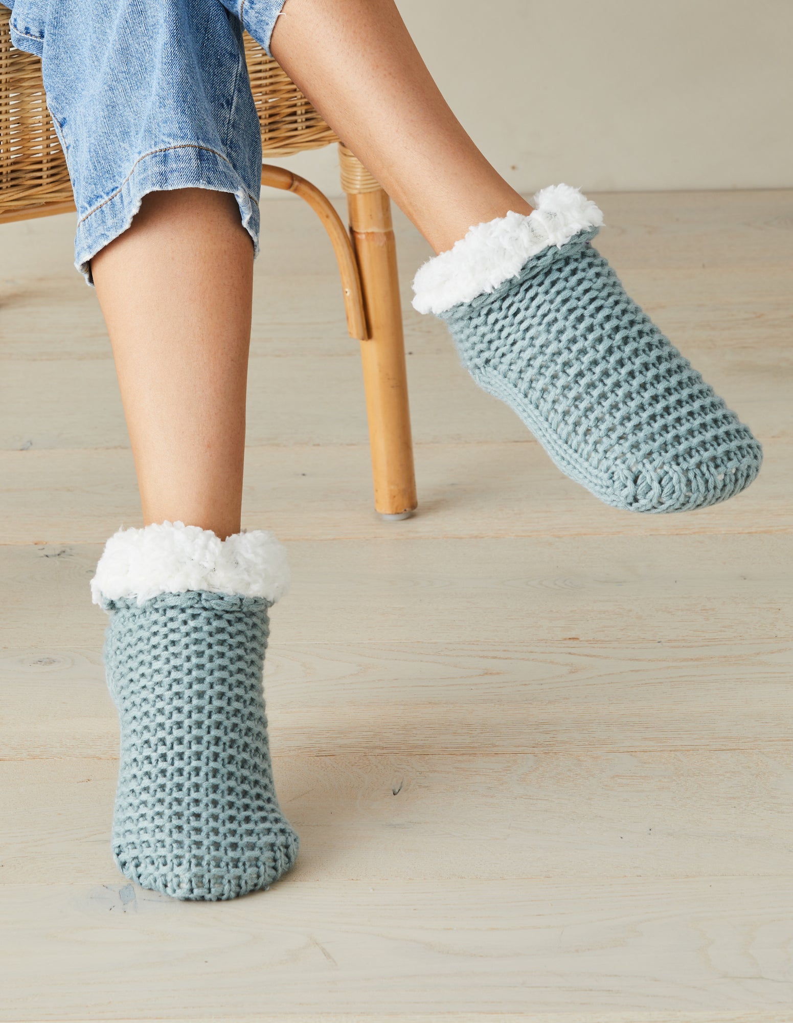 Woman wearing Simon de Winter Women's Chunky Knit Home Socks in Mineral Blue